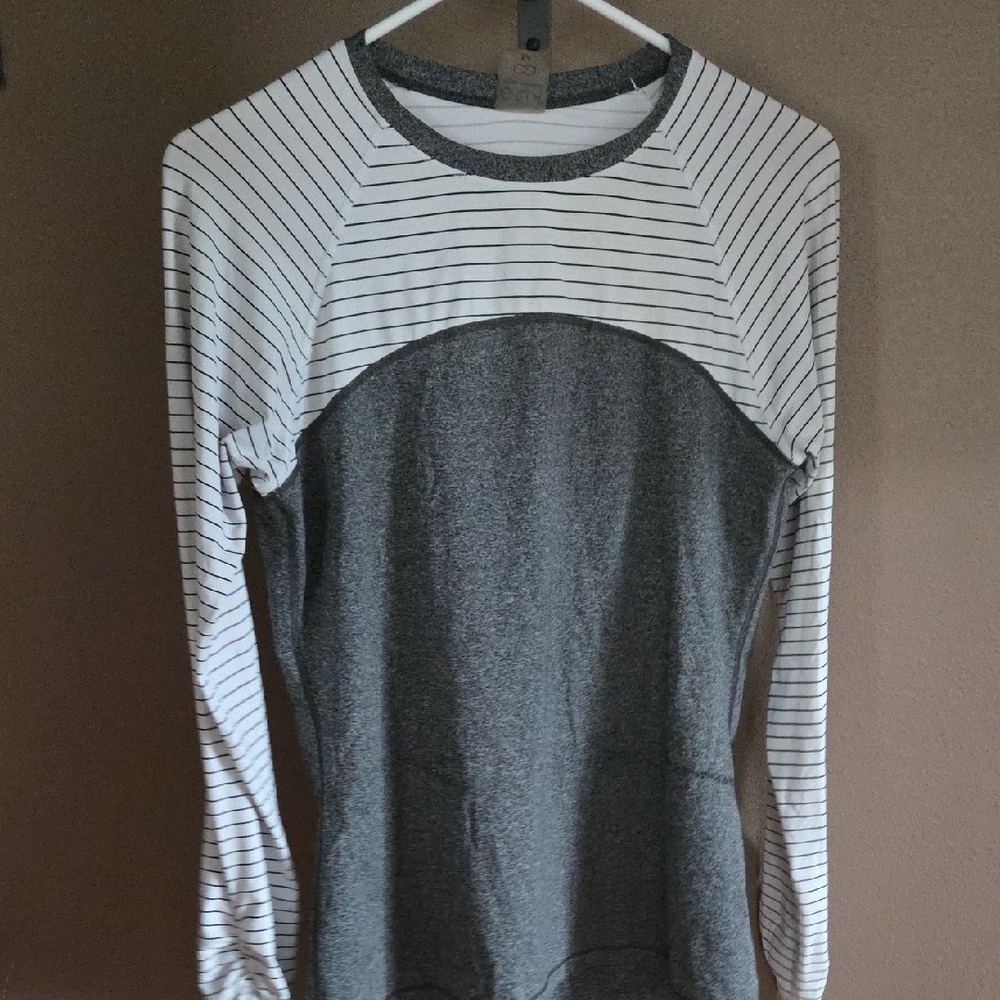 CALIA by Carrie Underwood Gray and White Striped Top